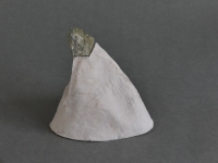 2017 - Ile - pierre, papier de soie, colle - 21x16x135cm